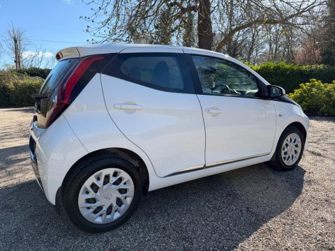 Toyota Aygo 1.0 VVT-i x-play Euro 6 5dr 37