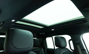 Land Rover Defender 110 V8 11