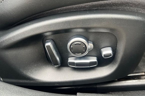 Jaguar XE 2.0 D PORTFOLIO AUTO 18