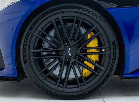 Aston Martin DB12 V8 24