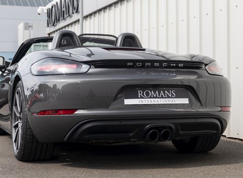 Porsche 718 Boxster S 25