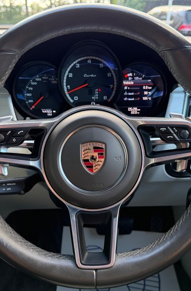 Porsche Macan TURBO PDK - HUGE SPEC £9K EXTRAS - PAN ROOF - BOSE - CARPLAY 