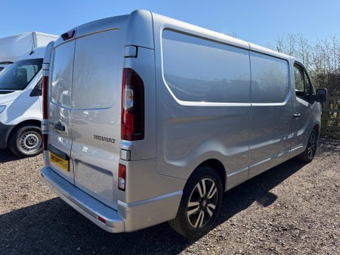 Renault Trafic 2.0 dCi Blue LL30 Extra Sport EDC L2 H1 Euro 6 (s/s) 5dr 7