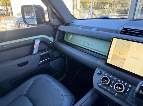 Land Rover Defender 75TH LIMITED EDITION 13