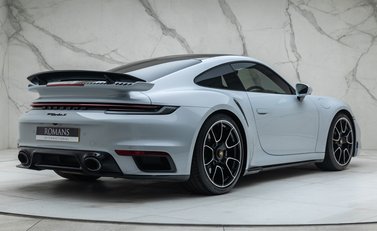 Porsche 911 Turbo S (992) 3