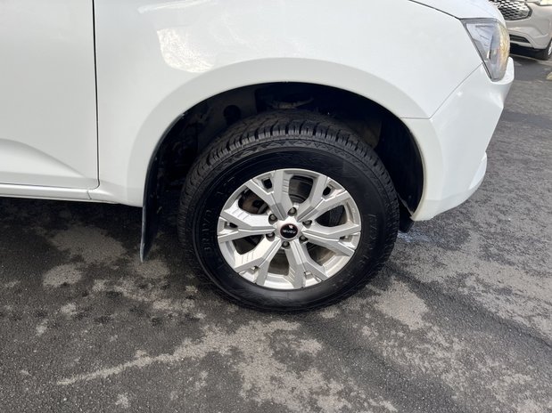 Isuzu D-Max ISUZU D-MAX DIESEL 1.9 DL20 Double Cab 4x4 Fitted with Canopy 11