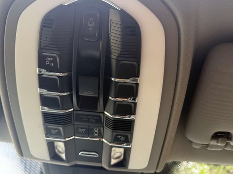 Porsche Cayenne 3.0 Cayenne V6 D Tiptronic 4WD 5dr 56