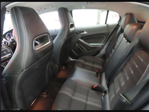 Mercedes-Benz GLA 1.6 GLA180 GPF Urban Edition SUV 5dr Petrol 7G-DCT Euro 6 (s/s) (122 ps) 8