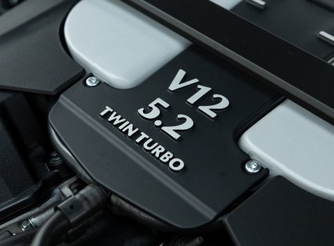 Aston Martin V12 Vantage 40