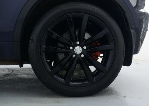 Jaguar E-Pace 1.5 P300e 12.17kWh R-Dynamic SE SUV 5dr Petrol Plug-in Hybrid Auto AWD Euro 17