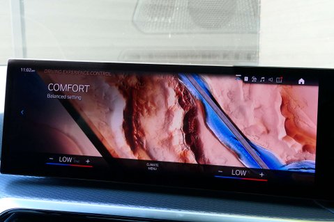 BMW 3 Series 2.0 320i M Sport Auto 4dr 37