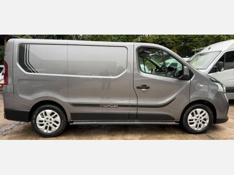 Renault Trafic 1.6 dCi ENERGY 27 Sport Nav Panel Van 5dr Diesel Manual SWB Standard Roof E 8