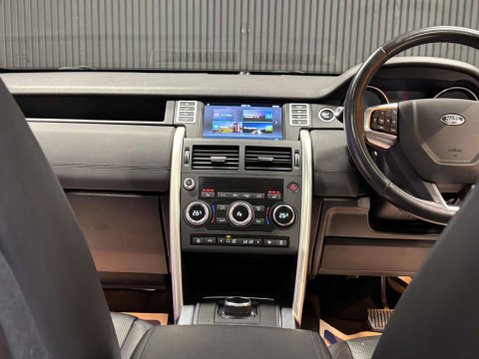 Land Rover Discovery Sport 2.0 Discovery Sport Black HSE SD4 Auto 4WD 5dr 63