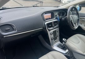 Volvo V40 2.0 T3 INSCRIPTION 30