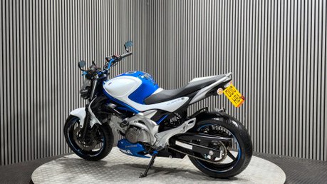 Suzuki Gladius 650 2010 ONLY 26K SV650 MOTOR MOT 08/27 SERVICED A2 650CC 5
