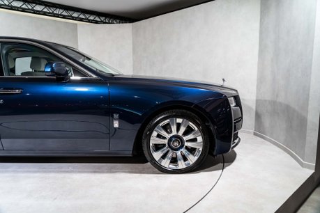 Rolls-Royce Ghost V12. STARLIGHT. H, C & M SEATS. REAR ENTERTAINMENT. HUD. A/CRUISE CONTROL 11