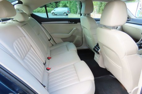 Skoda Superb 2.0 TDI SE L Executive Hatchback 5dr Diesel DSG Auto 6Spd 4WD Euro 6 (s/s) 9