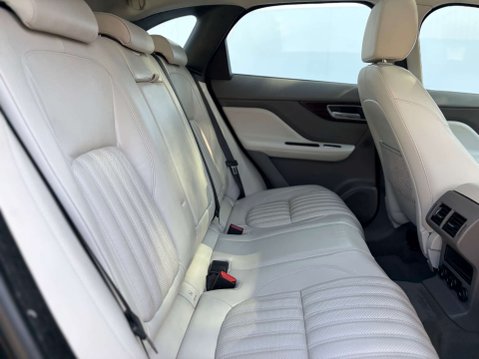 Jaguar F-Pace 2.0 F-PACE Portfolio AWD D Auto 4WD 5dr 26
