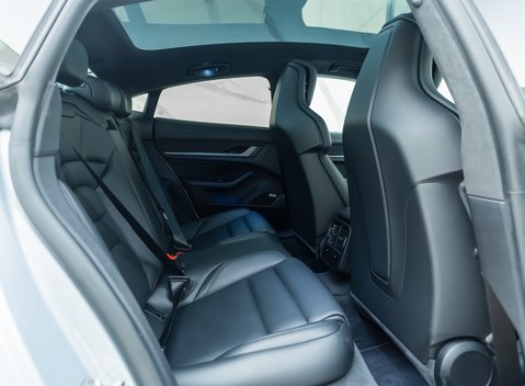 Porsche Taycan TURBO 16