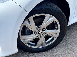 Toyota Yaris ICON HEV CVT 3