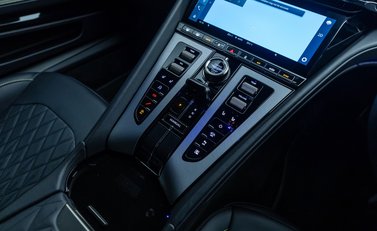 Aston Martin DB12 V8 21