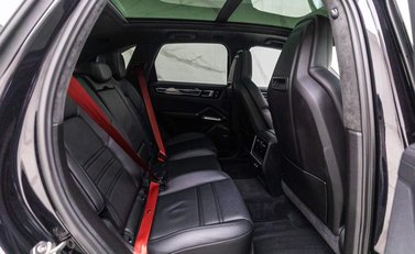 Porsche Cayenne TURBO S 12