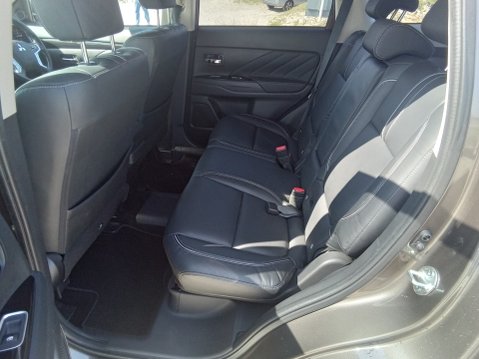 Mitsubishi Outlander 2.2D Ultimate SUV 5dr Diesel T-Tronic 4WD Euro 6 (181 ps) 5
