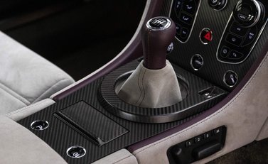 Aston Martin Vantage S V12 13