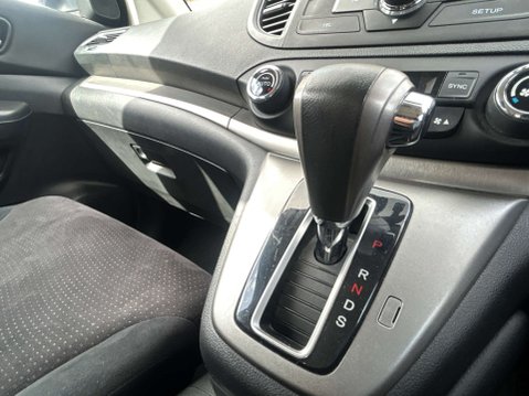 Honda CR-V 2.0 i-VTEC SE SUV 5dr Petrol Auto 4WD Euro 5 (155 ps) 17