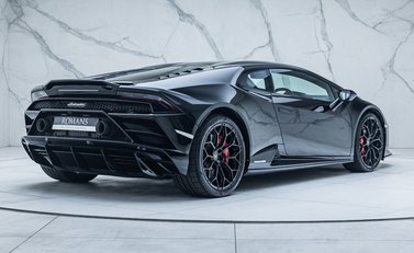 Lamborghini Huracan LP640-4 EVO 6