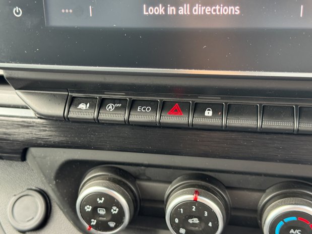 Renault Trafic LWB L2H1 Low Roof LL30 Extra Air Con Alloys Nav Sensors 44
