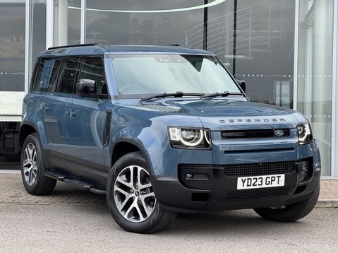 Land Rover Defender SE MHEV 2