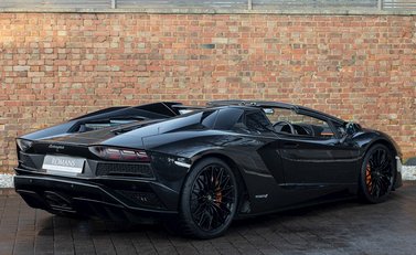 Lamborghini Aventador S LP740-4 Roadster 9