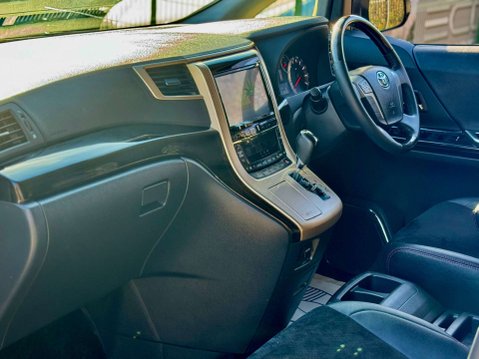 Toyota Vellfire GOLDEN EYES II V6 50