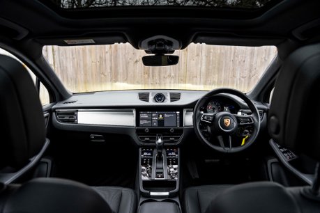 Porsche Macan S PDK. PANO ROOF. BOSE SOUND SYSTEM. HEATED FRONT SEATS. REVERSING CAMERA. 12
