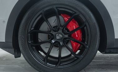 Porsche Cayenne TURBO E-HYBRID COUPE 31