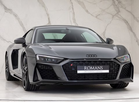 Audi R8 V10 Performance Carbon Black 4