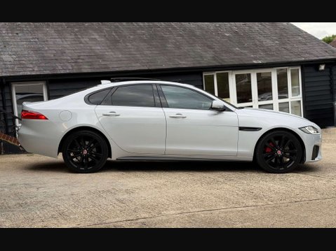 Jaguar XF 3.0d V6 S Saloon 4dr Diesel Auto Euro 6 (s/s) (300 ps) 16