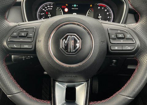MG HS 1.5 T-GDI EXCLUSIVE 21