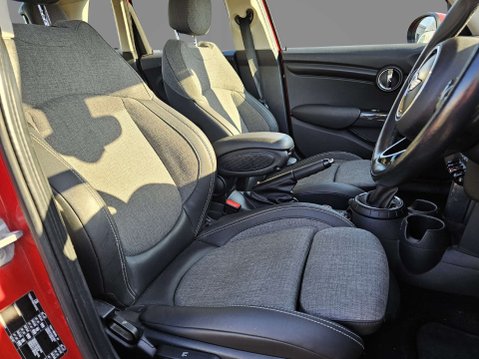 Mini Hatch 1.5 Cooper Auto 5dr 17