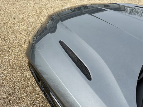 Aston Martin DB11 4.0L V8 Coupe 31