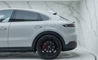 Porsche Cayenne TURBO E-HYBRID COUPE 41