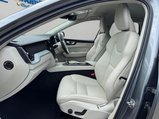 Volvo XC60 2.0 B4 MHEV Momentum Auto AWD Euro 6 (s/s) 5dr 45