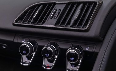 Audi R8 V10 Performance Carbon Black Spyder 11