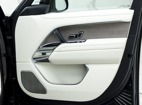 Land Rover Range Rover P530 First Edition 23