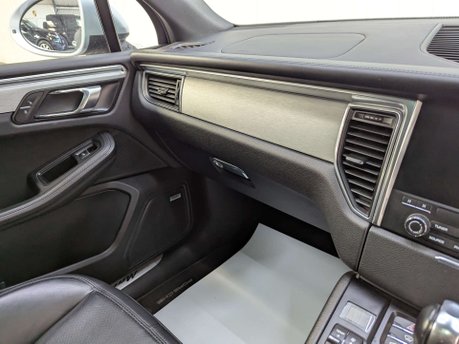 Porsche Macan 3.0 Macan GTS Semi-Auto 4WD 5dr 84