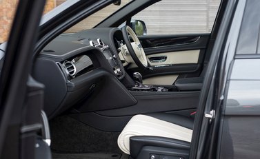 Bentley Bentayga V8 15