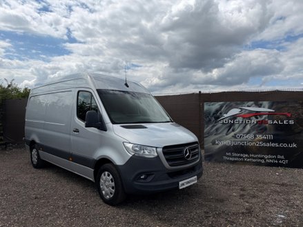 Mercedes-Benz Sprinter 2.0 319 CDI HD Premium Panel Van 5dr Diesel G-Tronic RWD L2 H2 Euro 6 (s/s)