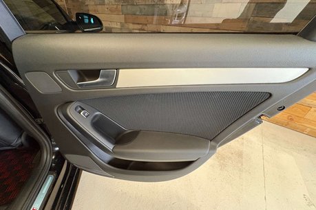 Audi A4 2.0 TFSI S line Estate 5dr Petrol S Tronic quattro Euro 5 (s/s) (211 ps) 49