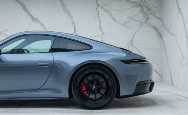 Porsche 911 Carrera 4 GTS (992.2) 40